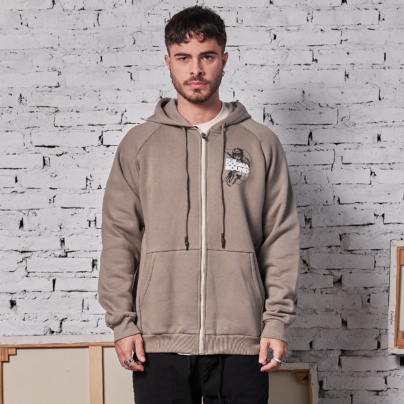 CAMPERA OVERSIZE FRISA ”SOUND DOGMA” CANGURO CAPUCHA BACK & FRONT