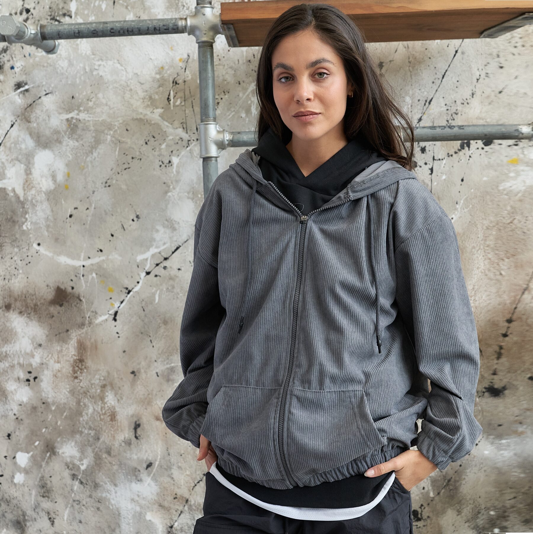 CAMPERA DE CORDEROY OVERSIZE CANGURO CON CAPUCHA
