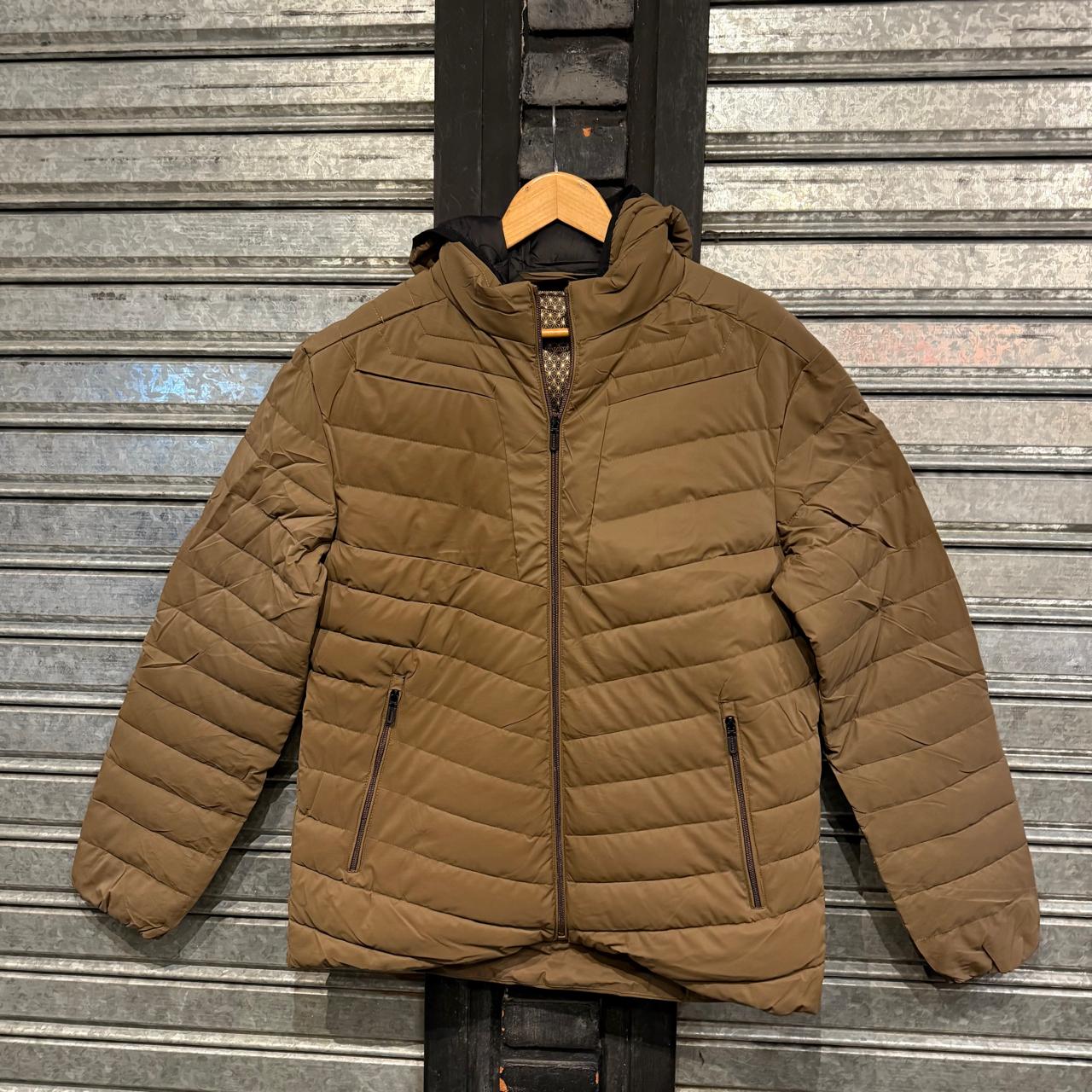 CAMPERA IMPERMEABLE TERMICA MONTAÑISTA CON CAPUCHA DESMONTABLE UNIQ ENGOMADA PREMIUM