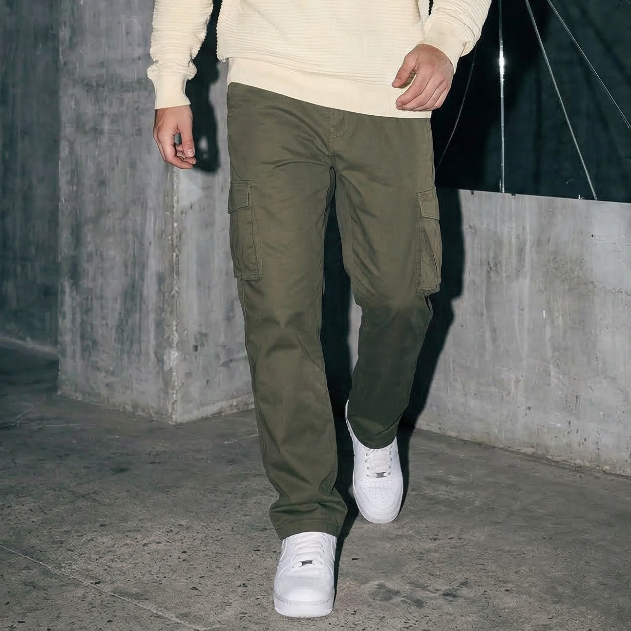 JOGGER CARGO RECTO DE GABARDINA PREMIUM